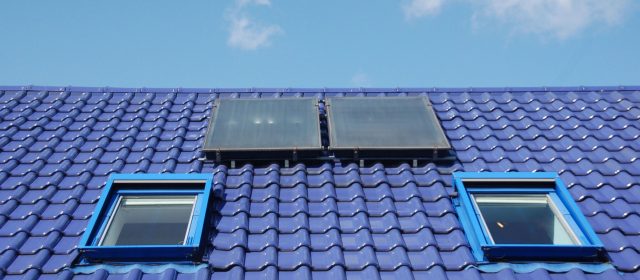 Roofing in Derby – How To Know When It’s Time to Hire a Professional