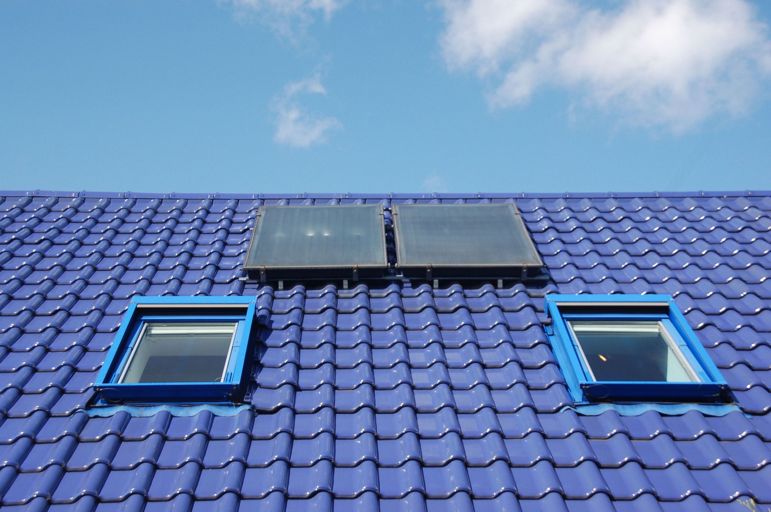 Roofing in Derby – How To Know When It’s Time to Hire a Professional