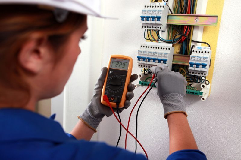 How to Select an Electrician for Your Electrical Needs