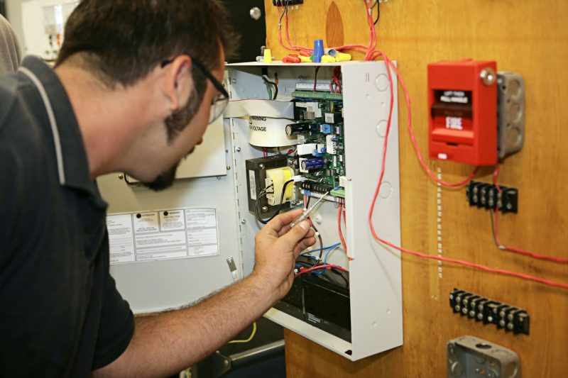 Electrical Jobs that you Should Never Do on your Own